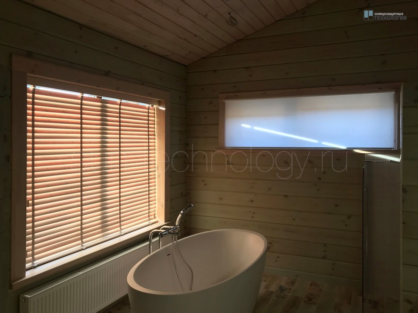 Деревянные жалюзи 50 мм. в ванной комнате