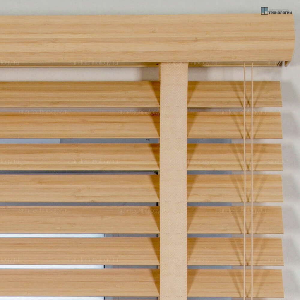 Жалюзи горизонтальные из бамбуковых ламелей с шириной планки 5 см.